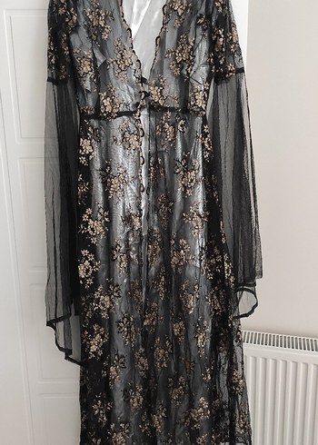 Gri Nakışlı Dantel Detaylı Uzun V Yaka Elbise - Görsel 5