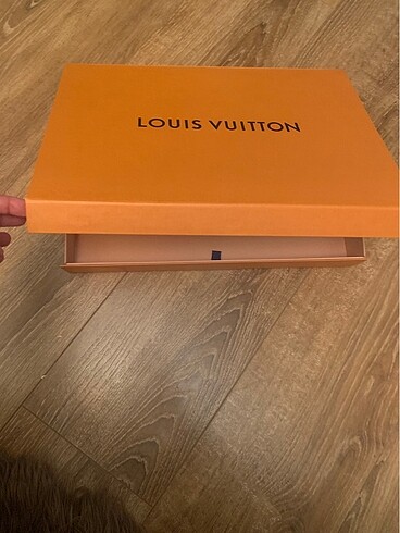 Louis Vuitton Orjinal şık mıknatıslı kutu