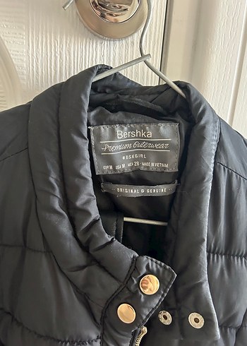 m Beden siyah Renk Bershka ince şişme mont