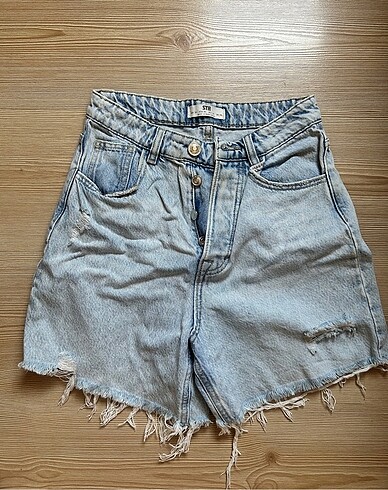 Stradivarius Jean şort