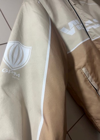 Bej Yüksek Yakalı Fermuarlı Oversize İnce Yağmurluk - Görsel 3