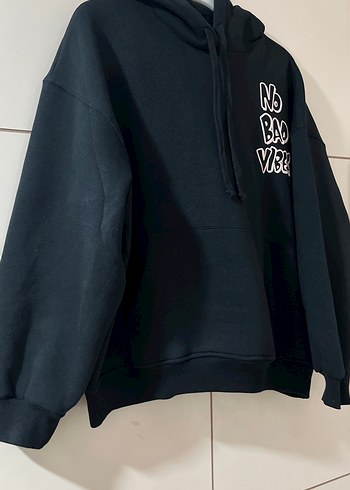 Siyah Kapüşonlu Rahat Kesim Sweatshirt - Görsel 2