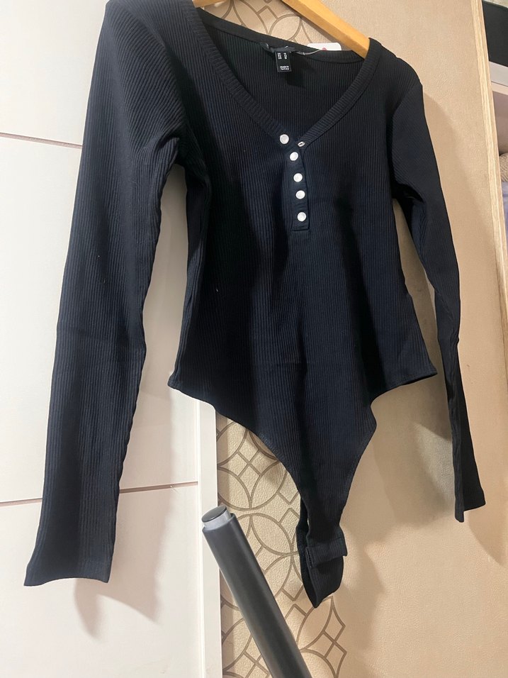 Siyah V Yaka Düğmeli Uzun Kollu Kadın Bluz - Görsel 3