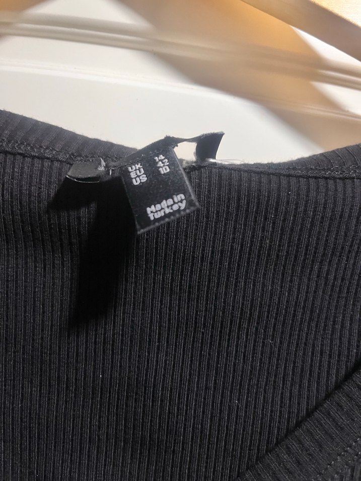 Siyah V Yaka Düğmeli Uzun Kollu Kadın Bluz - Görsel 4