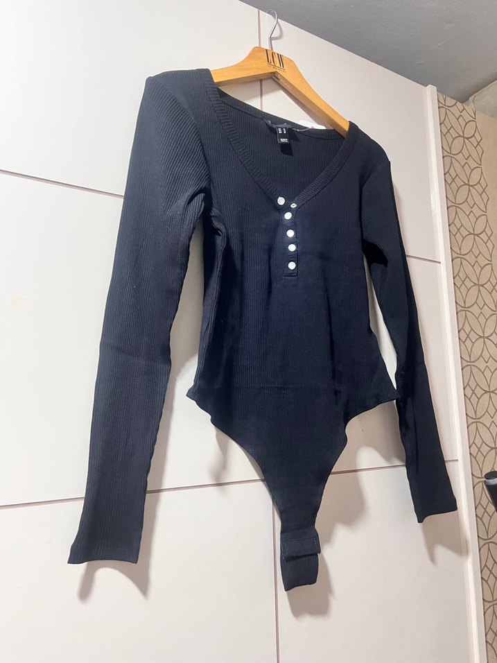 Siyah V Yaka Düğmeli Uzun Kollu Kadın Bluz - Görsel 2