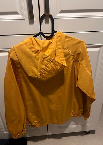 Erkek Çocuk Sarı Kapüşonlu Yağmurluk - Görsel 3