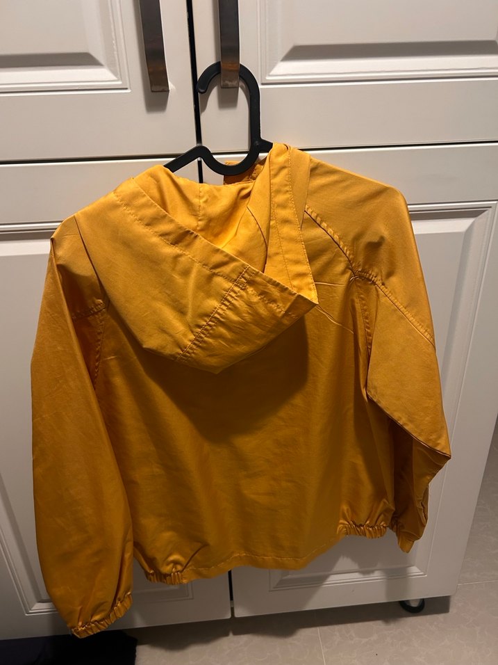 Erkek Çocuk Sarı Kapüşonlu Yağmurluk - Görsel 3