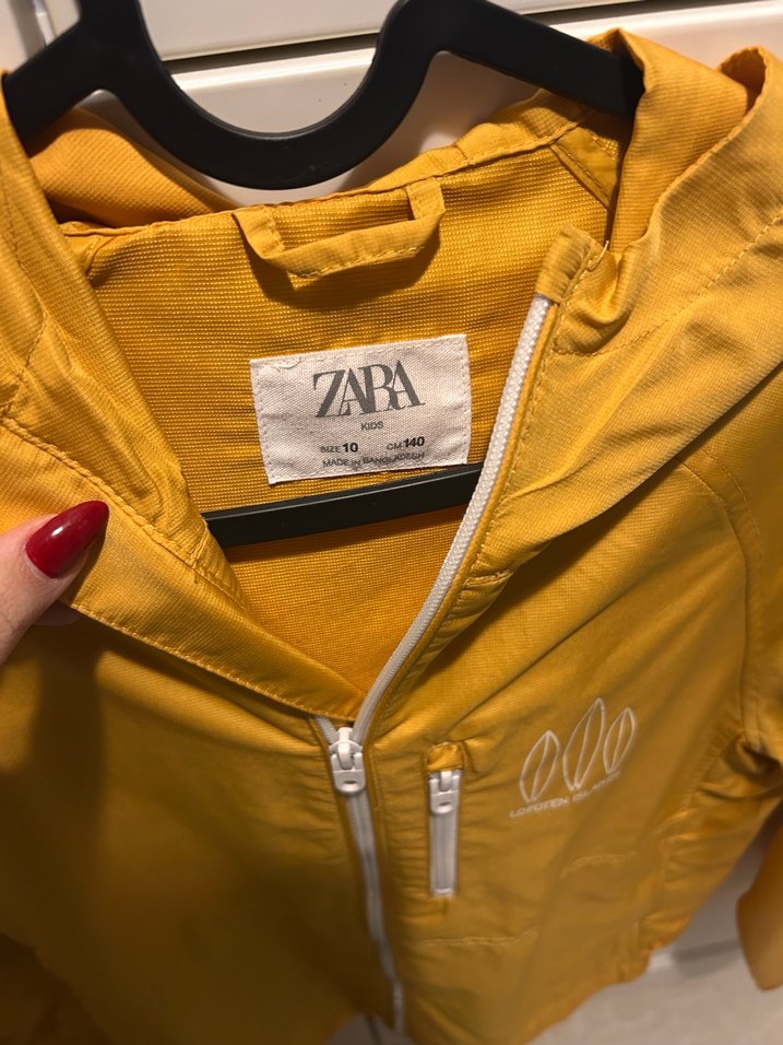 Erkek Çocuk Sarı Kapüşonlu Yağmurluk - Görsel 2