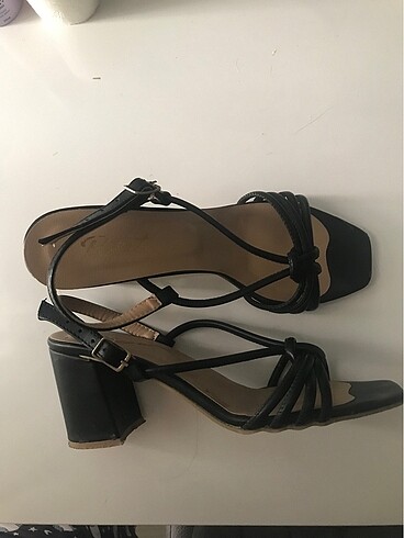 Zara Siyah Topuklu Sandalet