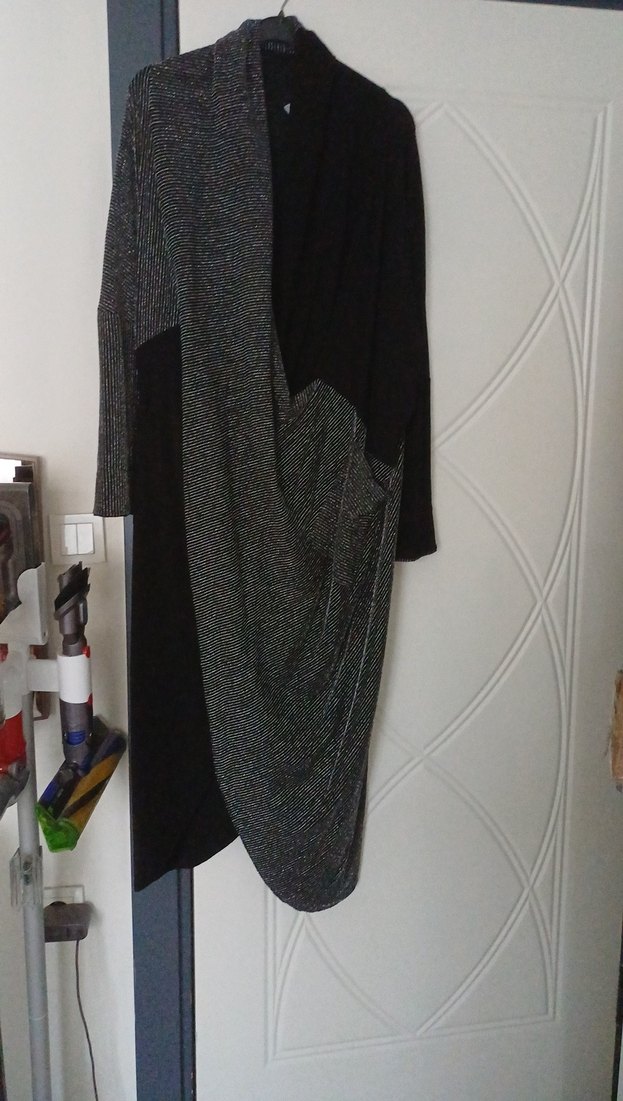 Uzun Siyah Kadın Gevşek Kesim Giydirme - Görsel 5