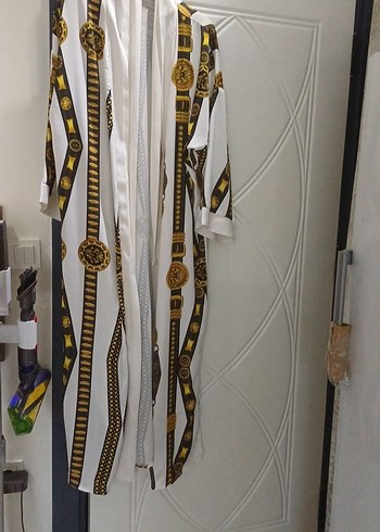 Parlak Beyaz Yılan Desenli Uzun Kadın Sabahlık - Görsel 6