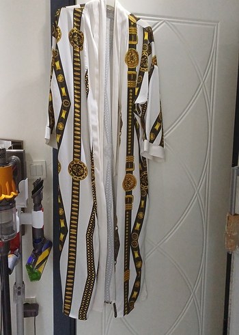 Parlak Beyaz Yılan Desenli Uzun Kadın Sabahlık - Görsel 5