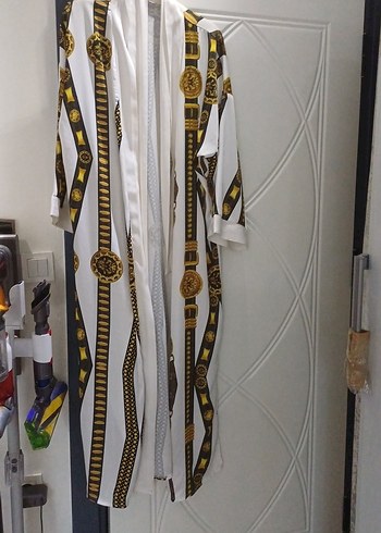 Parlak Beyaz Yılan Desenli Uzun Kadın Sabahlık - Görsel 4