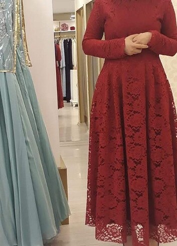Kırmızı özel gün kiyafeti