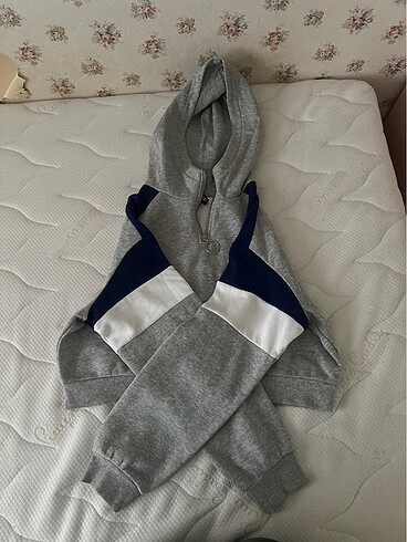 Kapusonlu sweatshirt