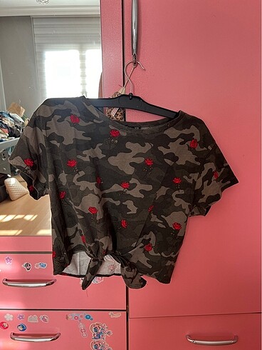 Bershka gul desenli tshirt