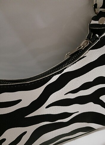 Diğer Zebra desenli kol çantası