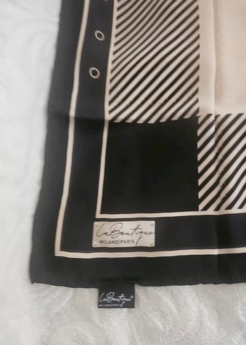 Tokalı Siyah Kadın esarp - Görsel 2