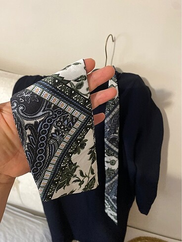 Zara Zara fularlı diz üstü elbise