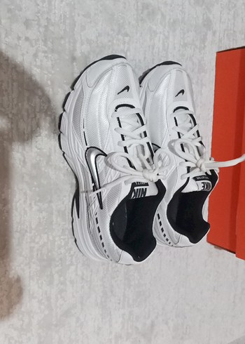 38,5 Beden beyaz Renk Nike Kadın Beyaz Parlak Spor Ayakkabı