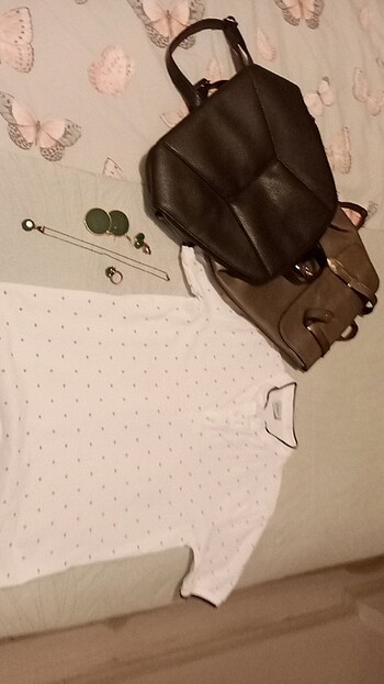  Beden 2'li sırt çantası, tişört, küpe, ve takı seti