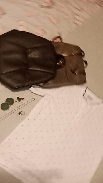  Beden siyah Renk 2'li sırt çantası, tişört, küpe, ve takı seti