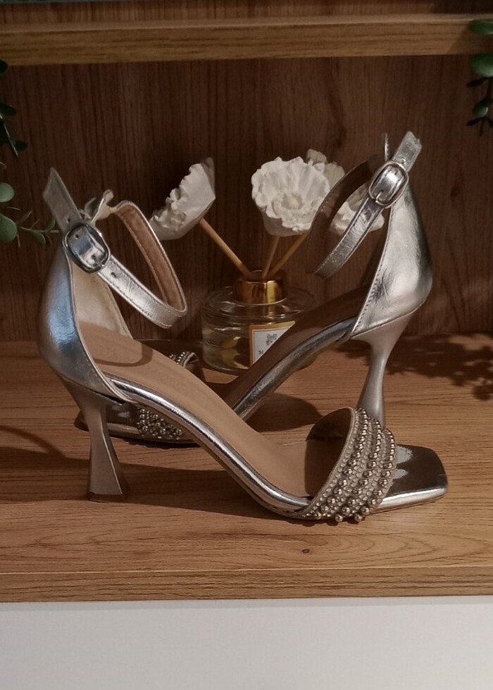 Topuklu açık ayakkabı - Görsel 2