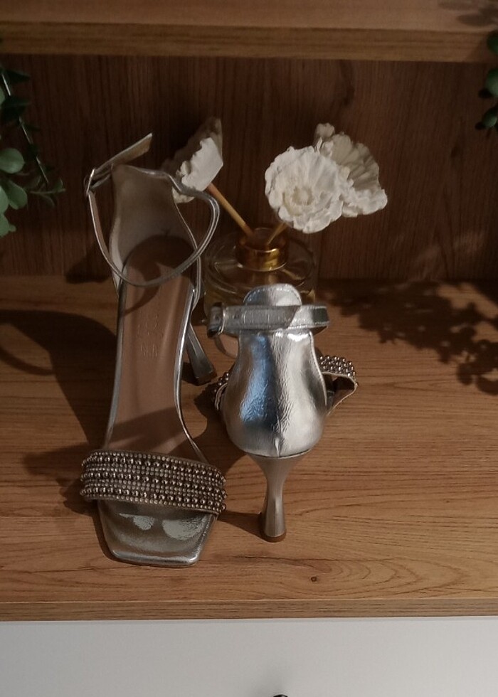 Topuklu açık ayakkabı - Görsel 3