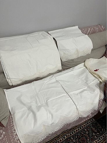 Diğer Vintage çarşaf, yatak eteği ve 2 adet yastık kılıfı.
