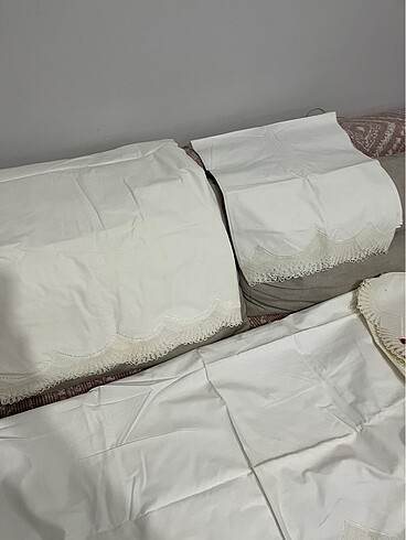  Beden Vintage çarşaf, yatak eteği ve 2 adet yastık kılıfı.