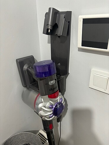 Dyson v8