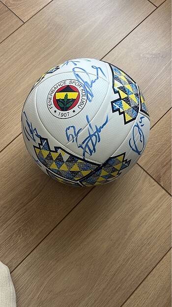 Islak imzalı Fenerbahçe topu (2025)