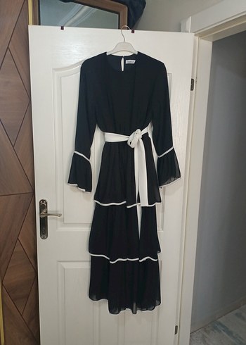 Siyah Fırfırlı Uzun Elbise - Görsel 2