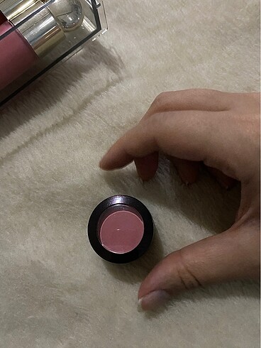 Laura Mercier Allık