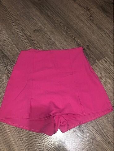 Pembe şort etek