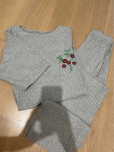 Diğer Raporlu İnterlok penye kumaş kısa kollu pijama takımı