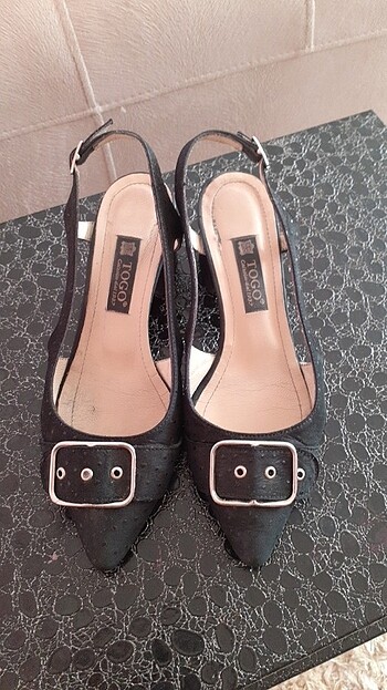 Togo Puanli kabartma siyah deri, arkası açık topuklu Ofis ayakkabısı 