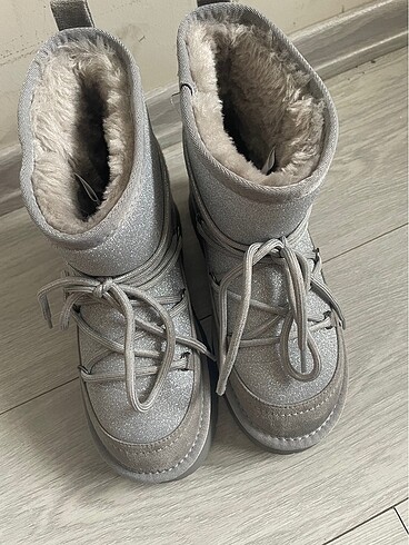 Ugg kürklü bot