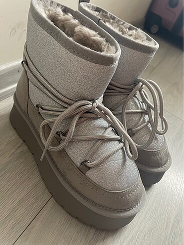 Ugg Ugg kürklü bot