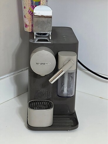 Nespresso latissimo süt hazneli kapsül kahve makinesi