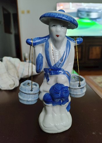 Mavi Detaylı Seramik Figürin - Görsel 3