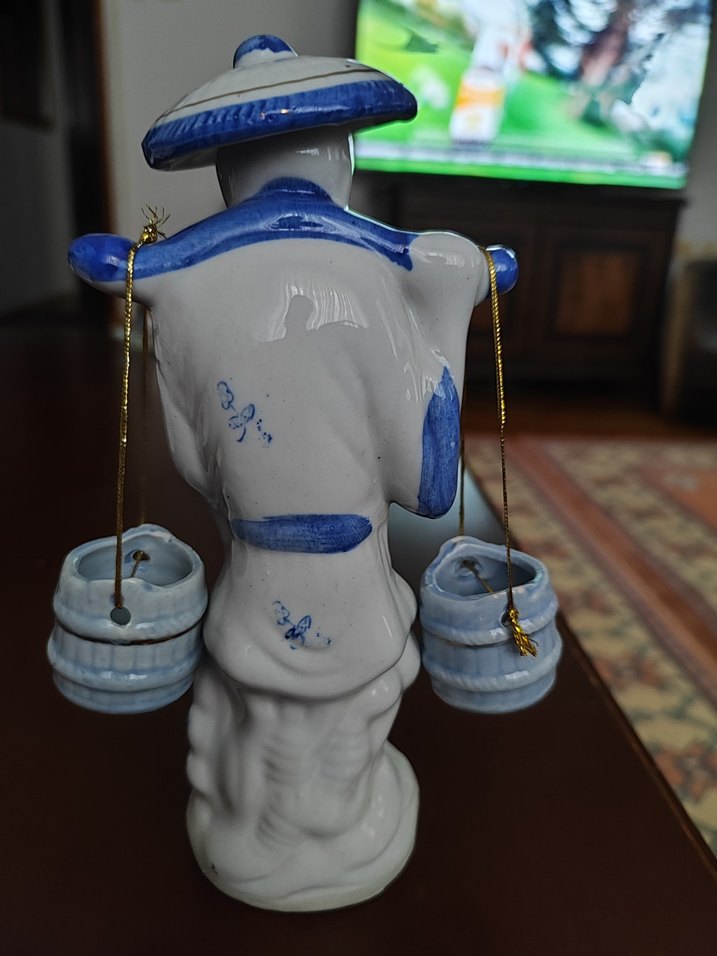 Mavi Detaylı Seramik Figürin - Görsel 2