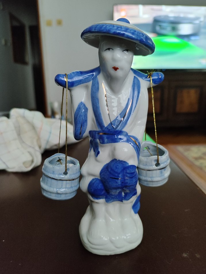 Mavi Detaylı Seramik Figürin - Görsel 3