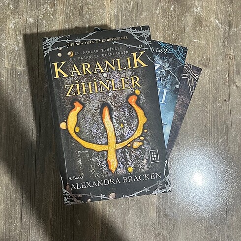 Karanlık Zihinler 3 kitap
