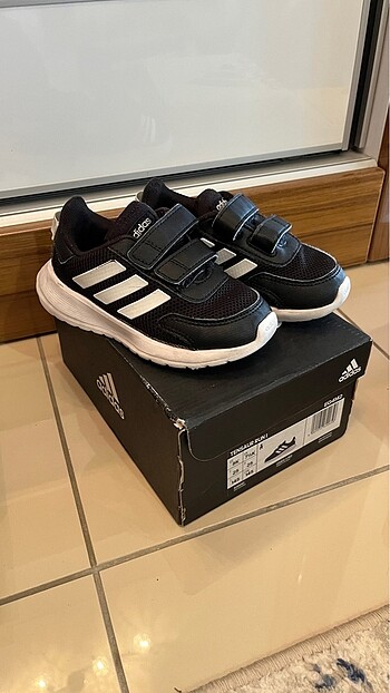 Adidas tensaur