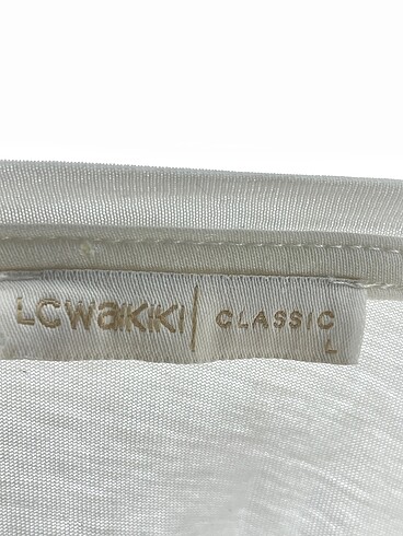 l Beden beyaz Renk LC Waikiki T-shirt %70 İndirimli.