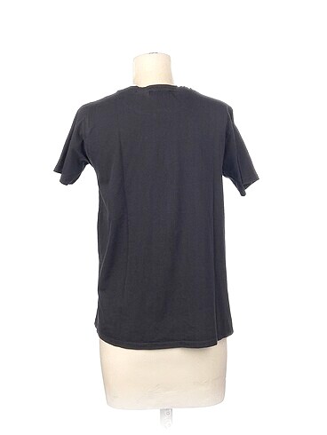 m Beden LC Waikiki T-shirt %70 İndirimli.