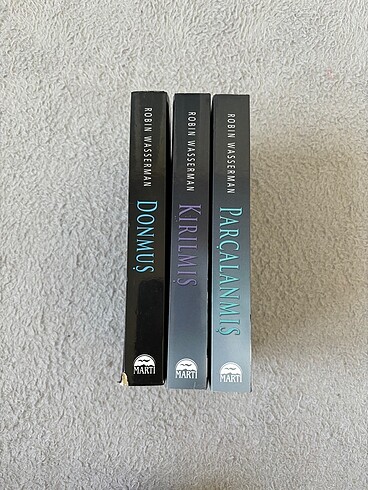 SOĞUK UYANIŞ SERİSİ 3 Kitap Donmuş Kırılmış Parçalanmış