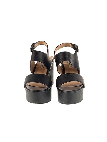38 Beden Pull and Bear Platform %70 İndirimli.