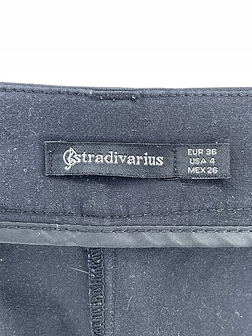 36 Beden siyah Renk Stradivarius Mini Şort %70 İndirimli.